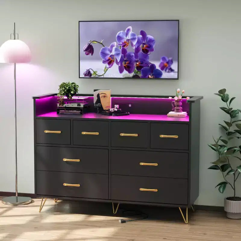 Cassettiera da camera da letto con luci LED, stazione di ricarica, 8 cassetti, vano a giorno, mobile contenitore moderno e ampio per soggiorno, ingresso e corridoio