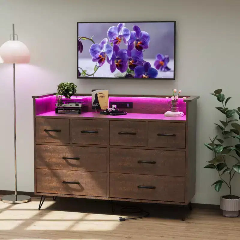 Cassettiera da camera da letto con luci LED, stazione di ricarica, 8 cassetti, vano a giorno, mobile contenitore moderno e ampio per soggiorno, ingresso e corridoio
