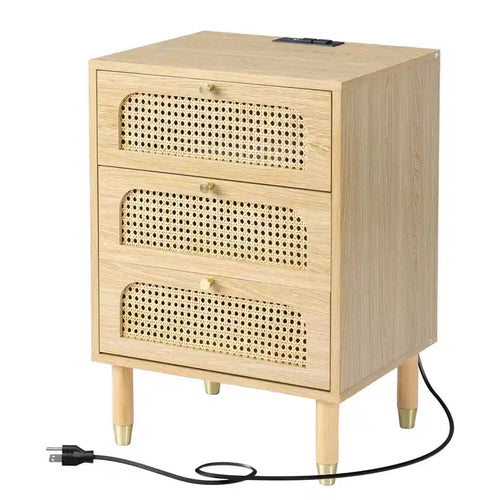 Comodino a 3 cassetti in MDF naturale con cassetti in rattan e presa di corrente