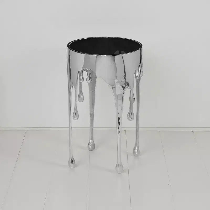 Tavolino d'appoggio laterale scultoreo color argento – Piano rotondo in vetro temperato, design a goccia