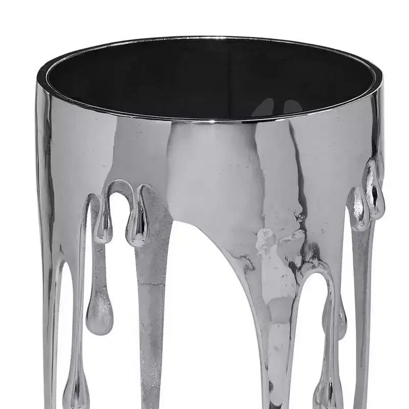 Tavolino d'appoggio laterale scultoreo color argento – Piano rotondo in vetro temperato, design a goccia